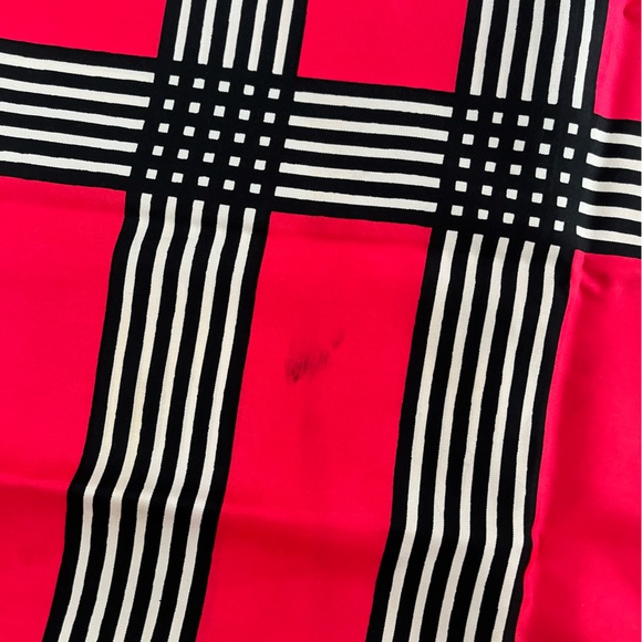 Yves Saint Laurent Fabulous cherry red large scarf, get in the red season! YSL - Picture 7 of 9